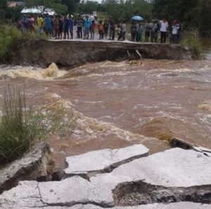 Bupati Kapuas Perintahkan Dinas PU Tangani Jembatan Yang Putus